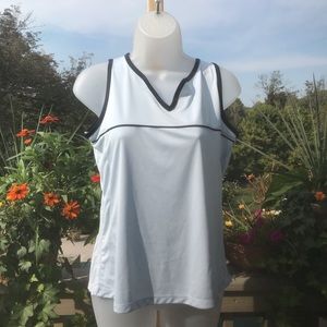 Wilson performance blue top
Size M